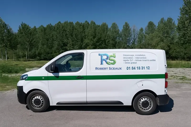 Camionnette d'intervention de Robert Plombier Sceaux, plombier à Sceaux et dans les Hauts-de-Seine
